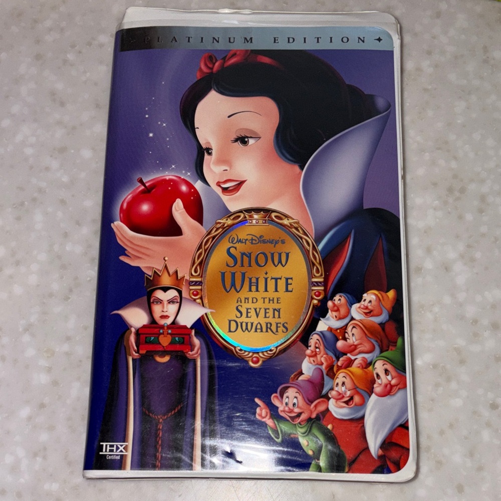 Disney Snow White Platinum Edition VHS  with Red and Blue Cover